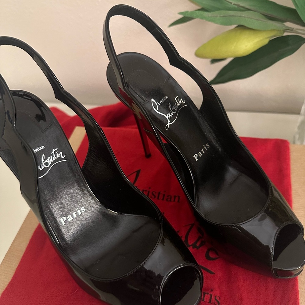 Christian Louboutin - Picture 3 of 10